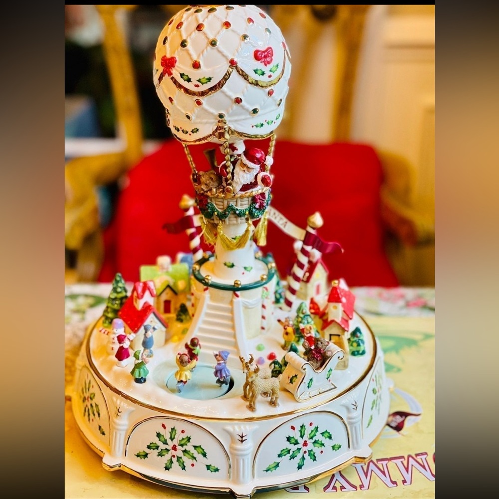 Lenox Holiday Balloon Ride Musical Centerpiece (Christmas)